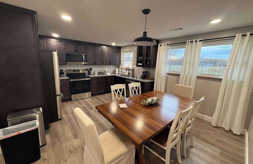 Roselawn Finance House | Updated home connected to Veterans Memorial Park