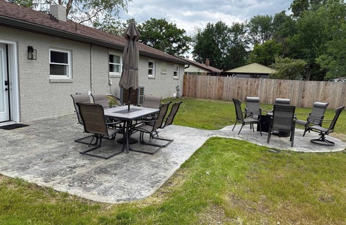 Roselawn Finance House | Updated home connected to Veterans Memorial Park