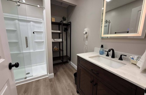 Roselawn Finance House | Updated home connected to Veterans Memorial Park