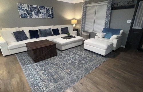 Benton House | Updated home w/huge driveway. Clean, comfy & convenient! Near KY Lake