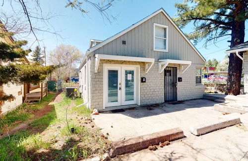 Flagstaff House | Updated home with mountain view, deck & washer/dryer - walk to downtown