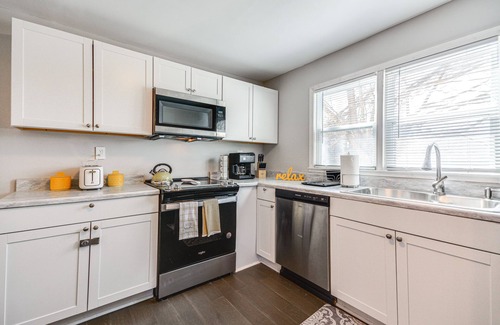 Jamestown House | Updated Jamestown Home - 5 Mi to HPU!
