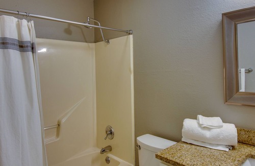 Longview House | Updated Longview Home ~ 6 Mi to Downtown!