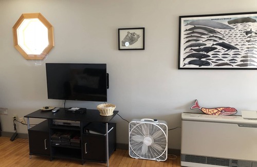 Eastport Apartment | Updated, Quiet Location, deck, trees, one bedroom plus futon, Walk To Downtown.