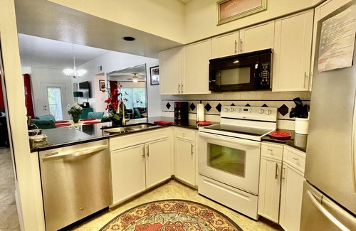 New Braunfels Condo | Updated Single Story Comal River Condo with Pool-Walk to Downtown NB