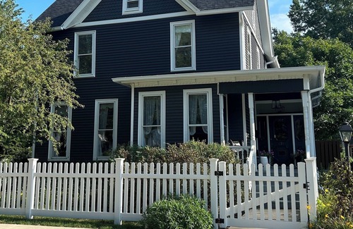 Ottawa House | Updated Spacious Victorian in Historic Eastside, walking distance to downtown.
