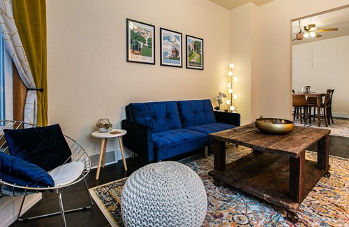 Dubuque House | Updated townhouse minutes from downtown