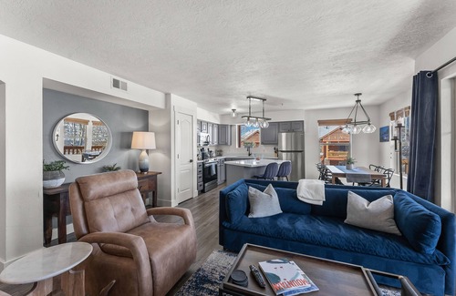 Park City Condo | Upgraded 2 Bd 2 Bth Pool, Jacuzzi, mins to the Lake, Park City, East Deer Valley