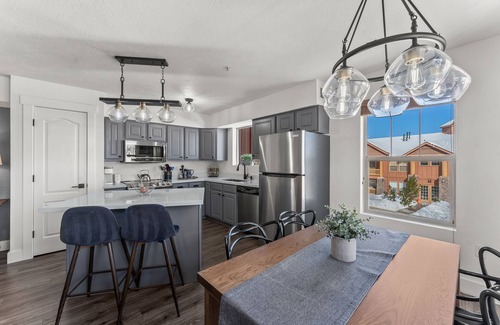 Park City Condo | Upgraded 2 Bd 2 Bth Pool, Jacuzzi, mins to the Lake, Park City, East Deer Valley