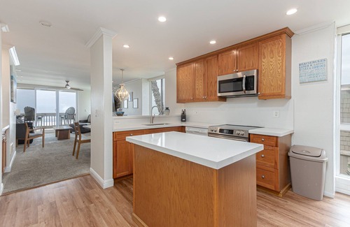 Townsite Condo | Upper Beachfront-Steps From Water's Edge-D28 North Coast Village