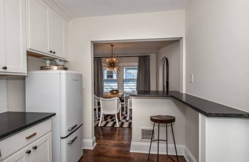 Mariemont Apartment | Upper Cambridge · Charming Cambridge