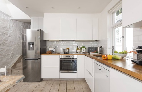 Mousehole House | Upper Chandlers Cottage - a cottage that sleeps 6 guests in 3 bedrooms