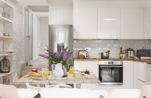 Mousehole House | Upper Chandlers Cottage - a cottage that sleeps 6 guests in 3 bedrooms