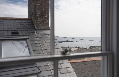 Mousehole House | Upper Chandlers Cottage - a cottage that sleeps 6 guests in 3 bedrooms