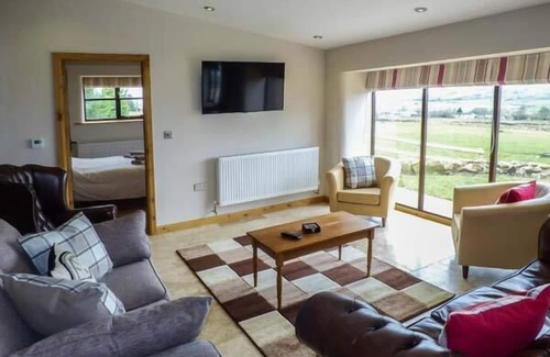 Cauldon Low Cottage | UPPER GREENHILLS FARM, family friendly, with a garden in Ipstones
