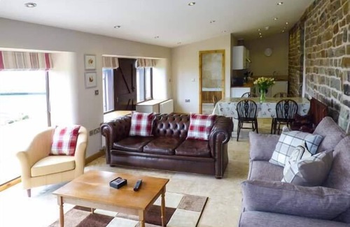 Cauldon Low Cottage | UPPER GREENHILLS FARM, family friendly, with a garden in Ipstones
