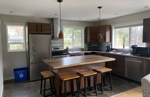 Regional District of Nanaimo House | UPPER SUITE RIVERFRONT PROPERTY