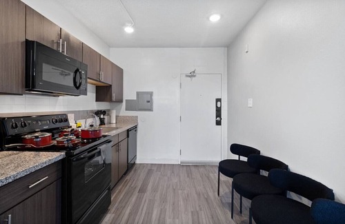 Corryville Apartment | Upscale 2 Bed Suite — Mins to Downtown Cincinnati!