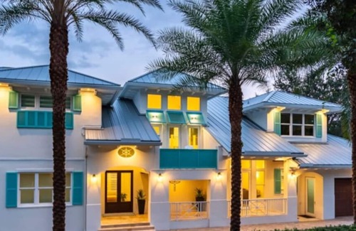 Stuart Villa | Upscale 2018 Elegant Mansion with Pool