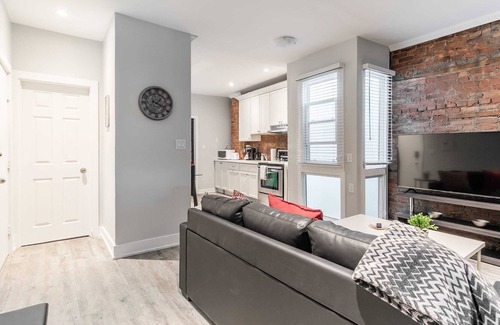Central Hamilton Apartment | Upscale 2BR Apt with Netflix - Prime Location!