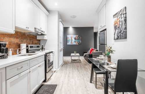 Central Hamilton Apartment | Upscale 2BR Apt with Netflix - Prime Location!
