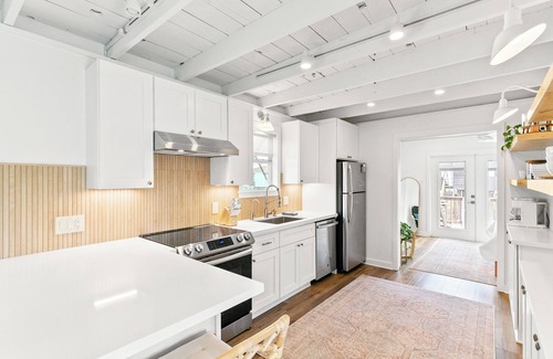 Surfside Beach House | Upscale 2nd Row Stay - Water Views - King + Queen