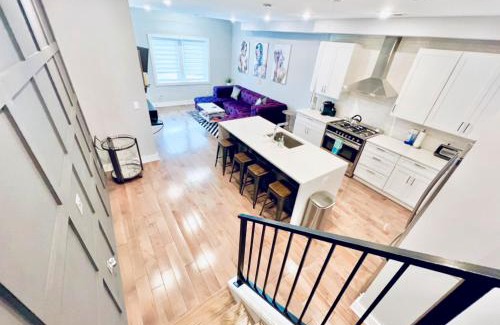 Trinidad House | Upscale 3BDR Penthouse with Rooftop TV and Stunning Capitol and Monument Views Near Popular H Street Corridor Parking Included Free Cancellation