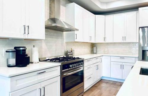 Trinidad House | Upscale 3BDR Penthouse with Rooftop TV and Stunning Capitol and Monument Views Near Popular H Street Corridor Parking Included Free Cancellation