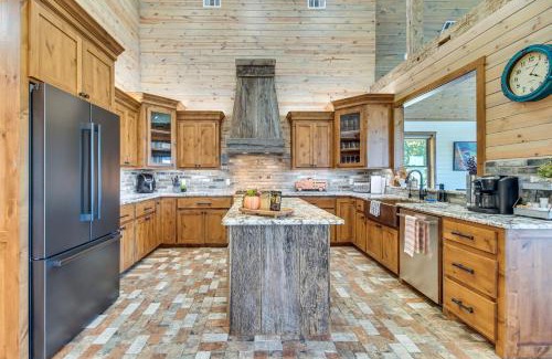 Eufaula House | Upscale A-Frame Escape with Lake Access in Quinton!