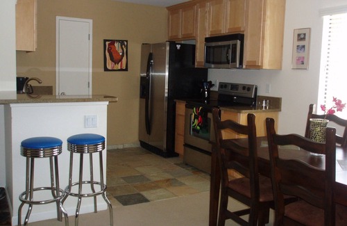 Paradise Valley Village Condo | Upscale apartment-beautiful location! Placement! Placement! Golfers Paradise
