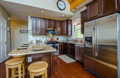 Beech Mountain Cabin | Upscale Cabin With Views & Near Skiing