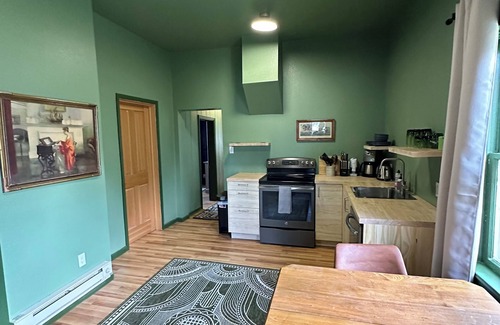 Livingston Apartment | Upscale Downtown Livingston Suite a stone’s throw from the Yellowstone