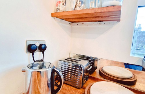 Liverpool Apartment | Upscale Family Home, Beautiful Setting