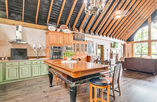 Houston House | Upscale Getaway on Smith Lake w/Boat Dock