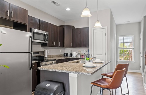 Pineville House | Upscale King 3BR Townhouse in Pineville