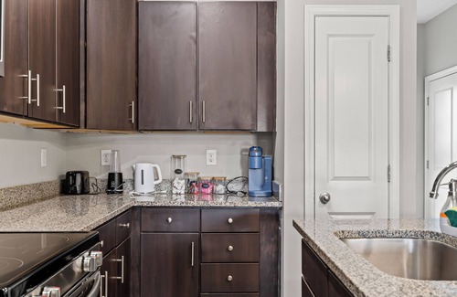 Pineville House | Upscale King 3BR Townhouse in Pineville