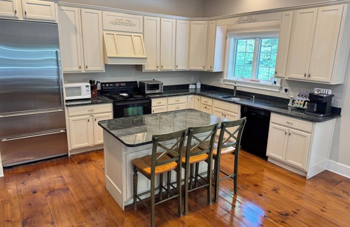 Wardsboro House | Upscale Mount Snow/Stratton Area w/Indoor Pool access, short drive to lakes