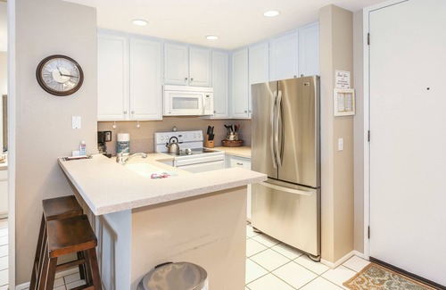 Oceanside Condo | Upscale One bdrm condo- Stunning Ocean & Harbor views -E201 North Coast Village