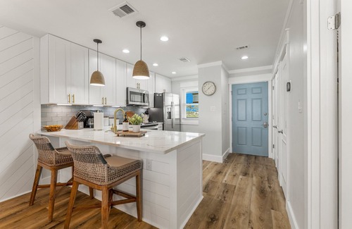 Sunnyside Condo | Upscale, Remodeled & Gulf-Front. Quiet West End PCB/30A. NO Crowds - Beach Svc!