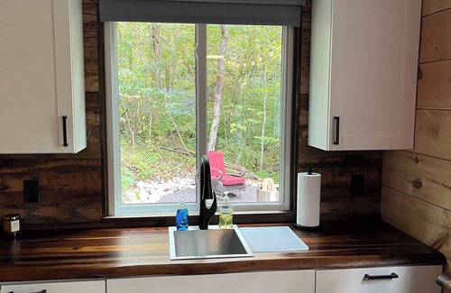 Stanton Cabin | Upscale Shipping Container in the Woods of Red River Gorge | Hot Tub | Private