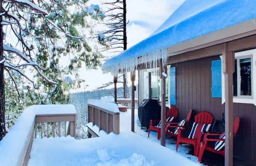 Arnold Cabin | UPSCALE. SLEEPS 18. HOT TUB.POOL TBL.WALK2BLS.K9OK