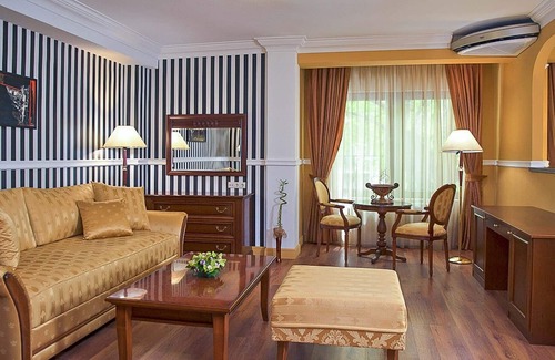 Oborishte Apartment | Upscale Suite With Wellness Steps To Downtown