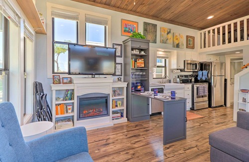 Austin House | Upscale Tiny Home - Boho-Chic Austin Getaway!