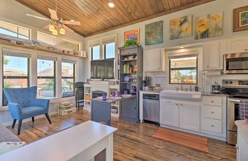 Austin House | Upscale Tiny Home - Boho-Chic Austin Getaway!