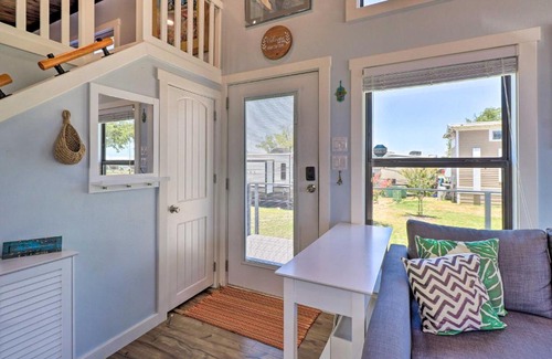 Austin House | Upscale Tiny Home - Boho-Chic Austin Getaway!