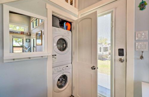 Austin House | Upscale Tiny Home - Boho-Chic Austin Getaway!