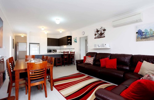 Hayborough Apartment | Upstairs 13 Elliot Avenue Hayborough