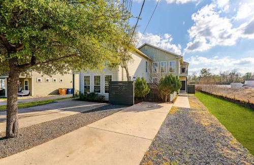 Govalle House | Upstay East Austin Retreat w Yard - 5min to Downtown