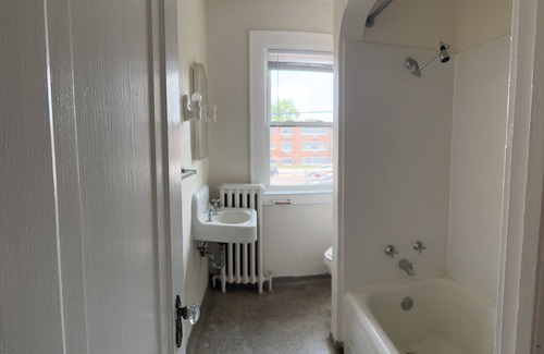 Lyn-Lake Apartment | uptown apartmentsnSteps from Lake Calhoun, Urban Minneapolis Gem!