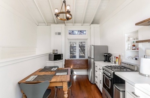 Audubon House | Uptown Carriage House 900 ft to Magazine & 3 Blocks to Mardi Gras Parade Route